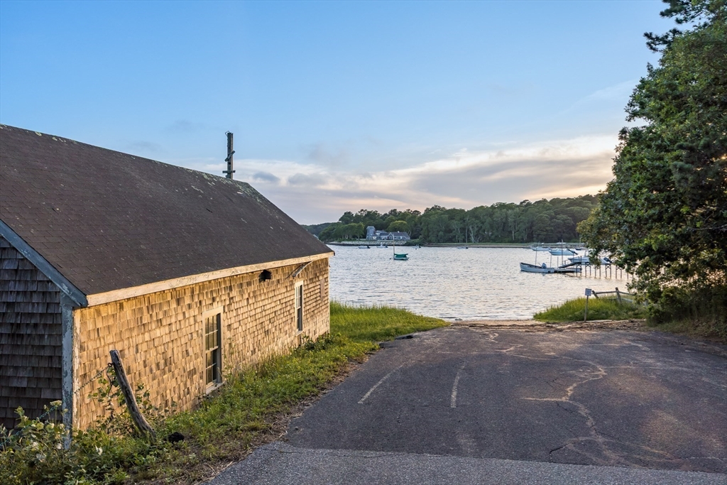 Orleans, Massachusetts 02653, United States, 4 Bedrooms Bedrooms, ,3 BathroomsBathrooms,Residential,Active,173220