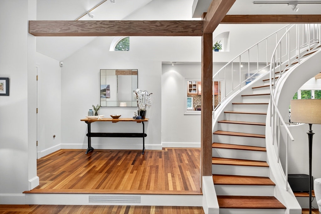 Orleans, Massachusetts 02653, United States, 4 Bedrooms Bedrooms, ,3 BathroomsBathrooms,Residential,Active,173220