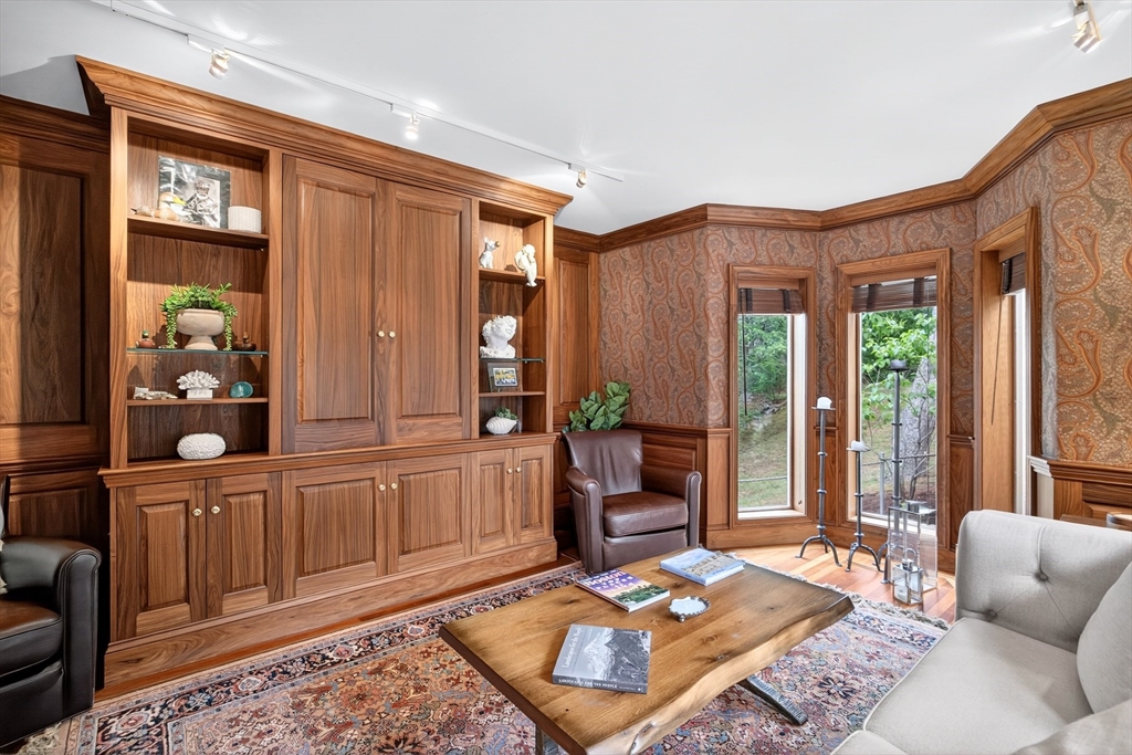 Orleans, Massachusetts 02653, United States, 4 Bedrooms Bedrooms, ,3 BathroomsBathrooms,Residential,Active,173220