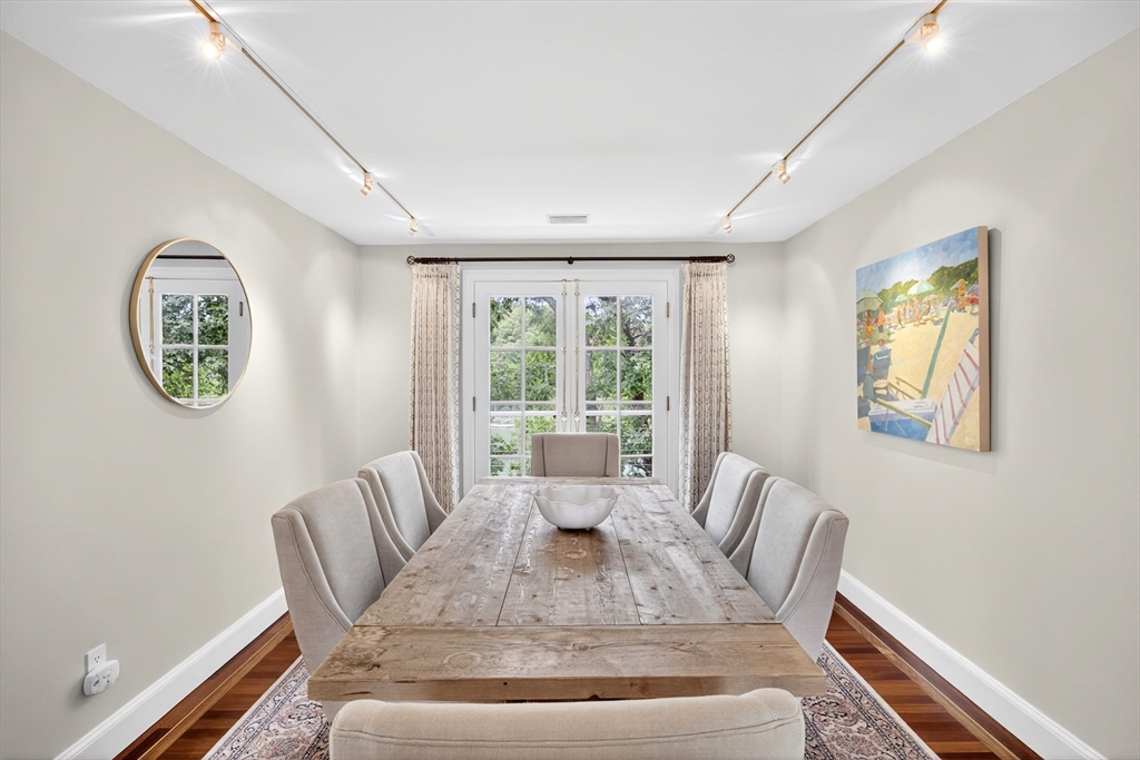 Orleans, Massachusetts 02653, United States, 4 Bedrooms Bedrooms, ,3 BathroomsBathrooms,Residential,Active,173220