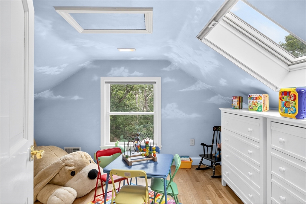 Orleans, Massachusetts 02653, United States, 4 Bedrooms Bedrooms, ,3 BathroomsBathrooms,Residential,Active,173220