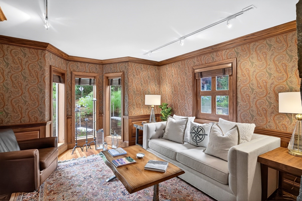 Orleans, Massachusetts 02653, United States, 4 Bedrooms Bedrooms, ,3 BathroomsBathrooms,Residential,Active,173220