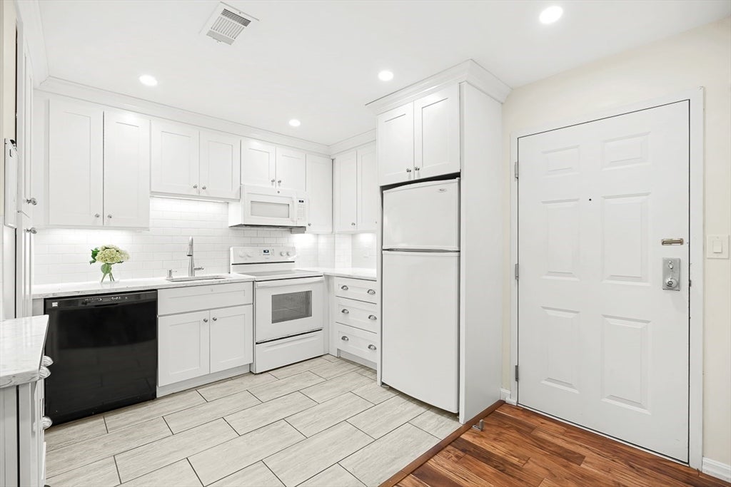 666 Main Street #315, Winchester, MA, 666 Main Street #315, Winchester, MA Photo #14