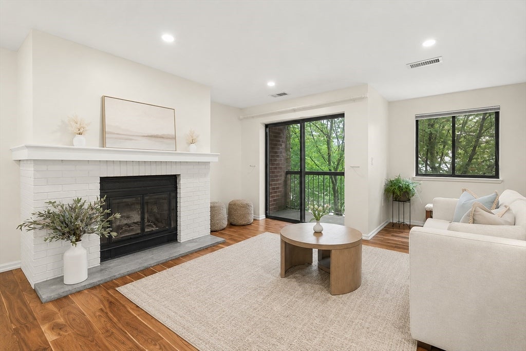 666 Main Street #315, Winchester, MA, 666 Main Street #315, Winchester, MA Photo #3