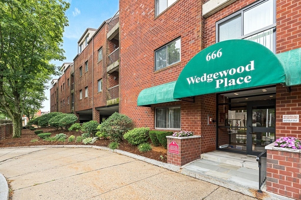 Photo of 666 Main Street, Winchester, MA