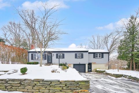 14 Briarcliff Dr Agawam MA 01030