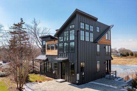 10 Chestnut Pl Hingham MA 02043