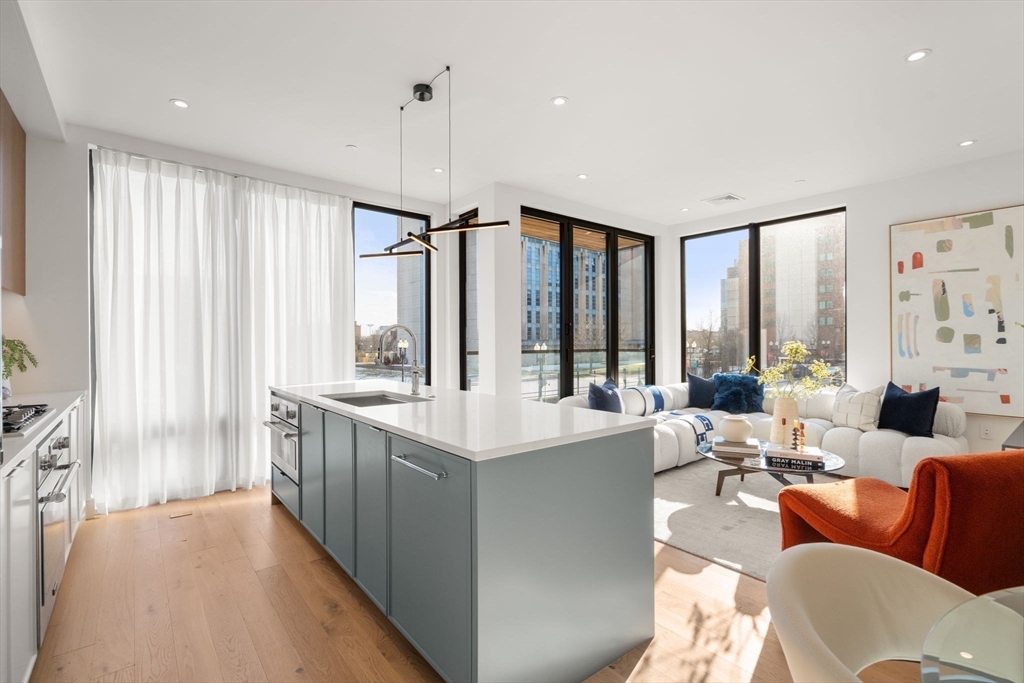 595 Albany Street 501