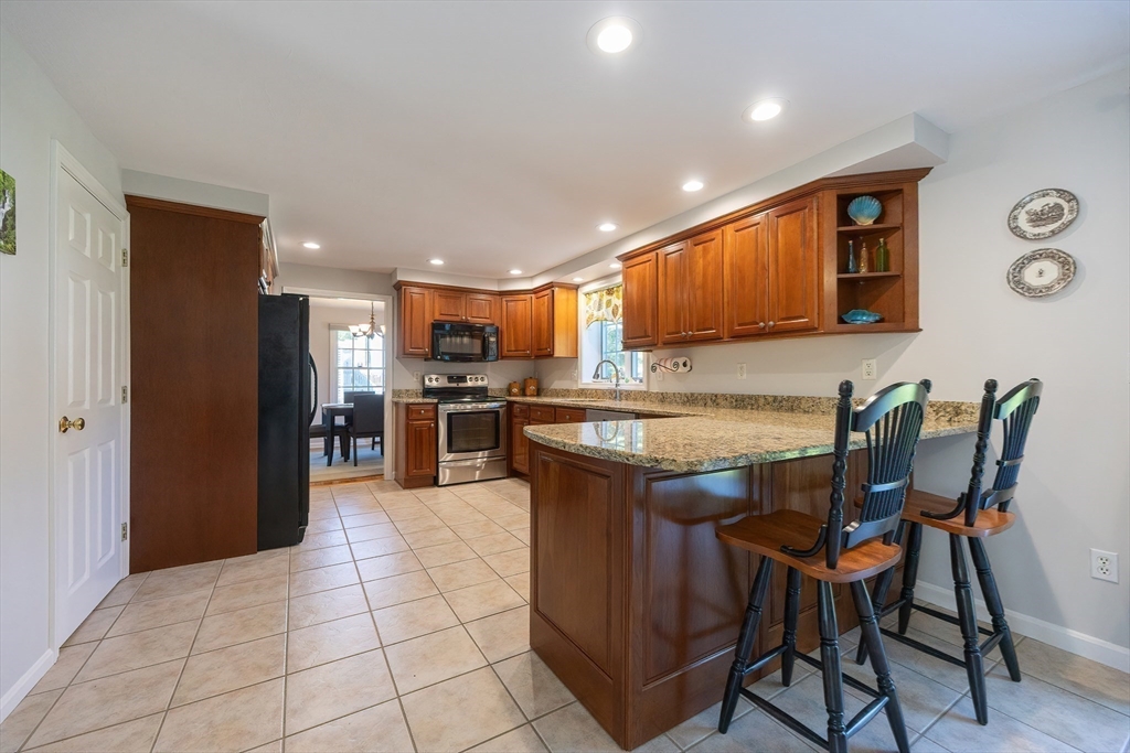 North Attleboro, Massachusetts 02760, United States, 4 Bedrooms Bedrooms, ,2 BathroomsBathrooms,Residential,Active,139270