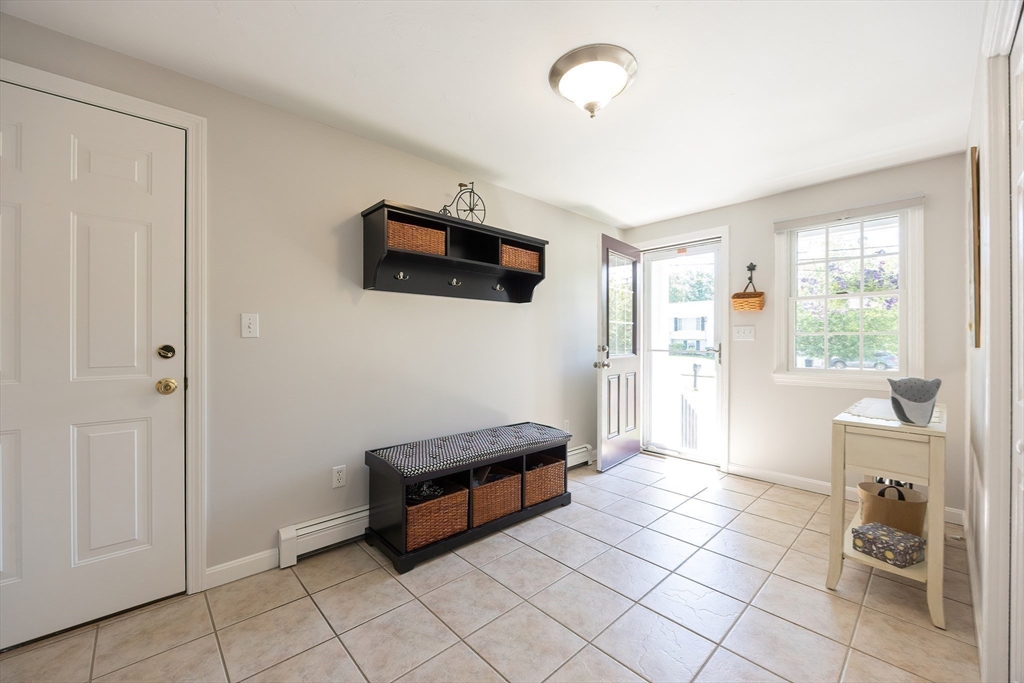 North Attleboro, Massachusetts 02760, United States, 4 Bedrooms Bedrooms, ,2 BathroomsBathrooms,Residential,Active,139270