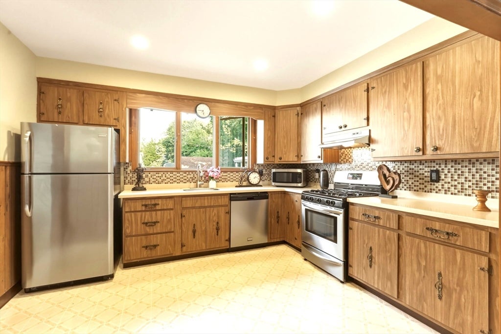 87 Edwin St, Quincy, MA Photo #12