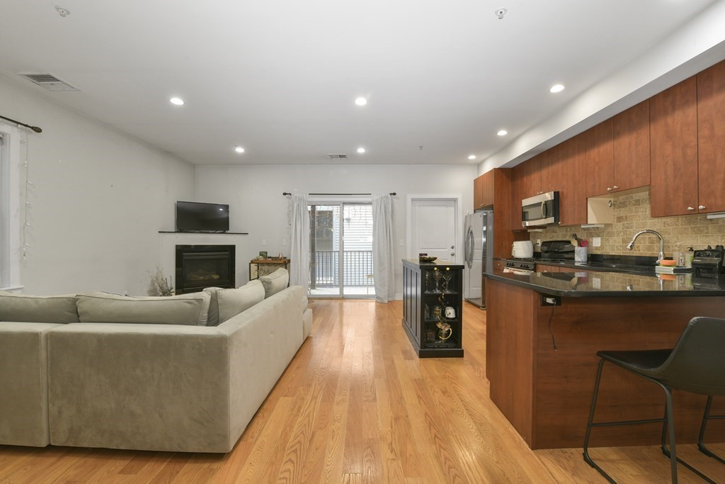 327 W Broadway 2