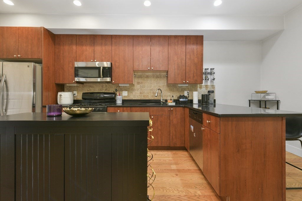 327 W Broadway 2