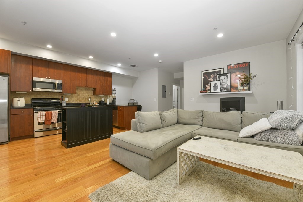 327 W Broadway 2