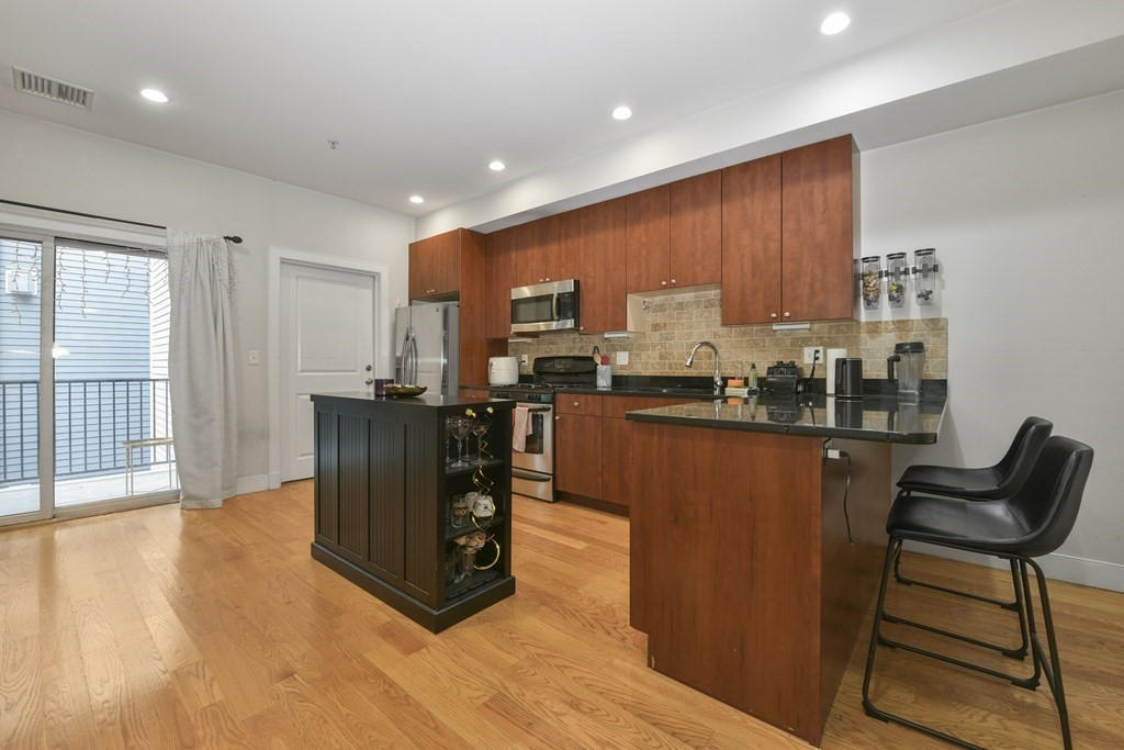 327 W Broadway 2