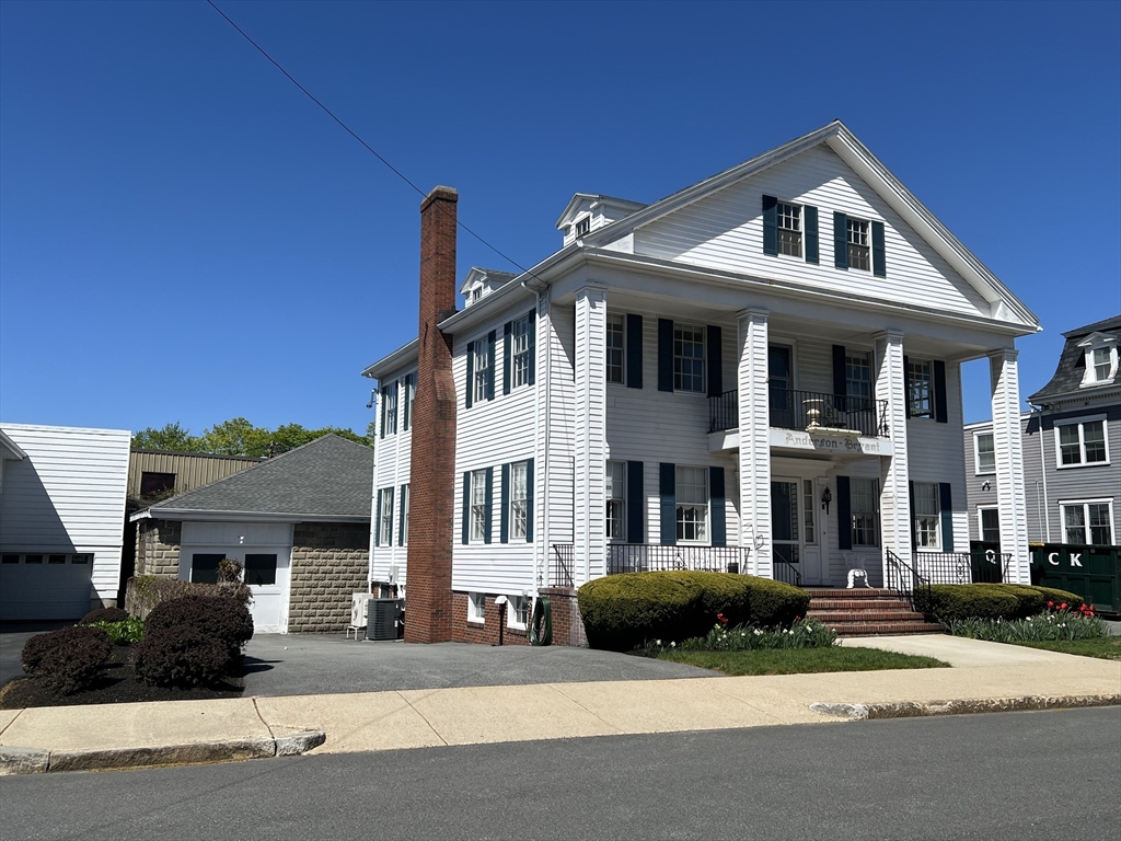 4 Common Street
