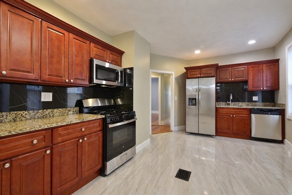 9 Nightingale St #2, Boston, MA, 9 Nightingale St #2, Boston, MA Photo #4