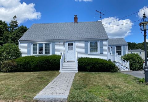 Single Family Residence in Holbrook MA 19 Roosevelt Rd.jpg