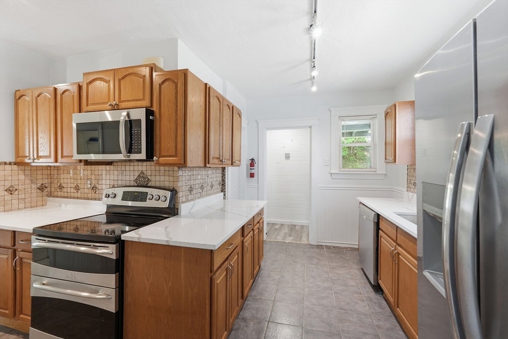 14 Saint Elmo Rd, Worcester, MA, 14 Saint Elmo Rd, Worcester, MA Photo #9