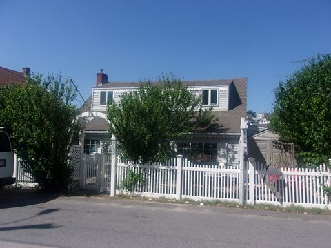 127 Hampton Cir Hull MA 02045