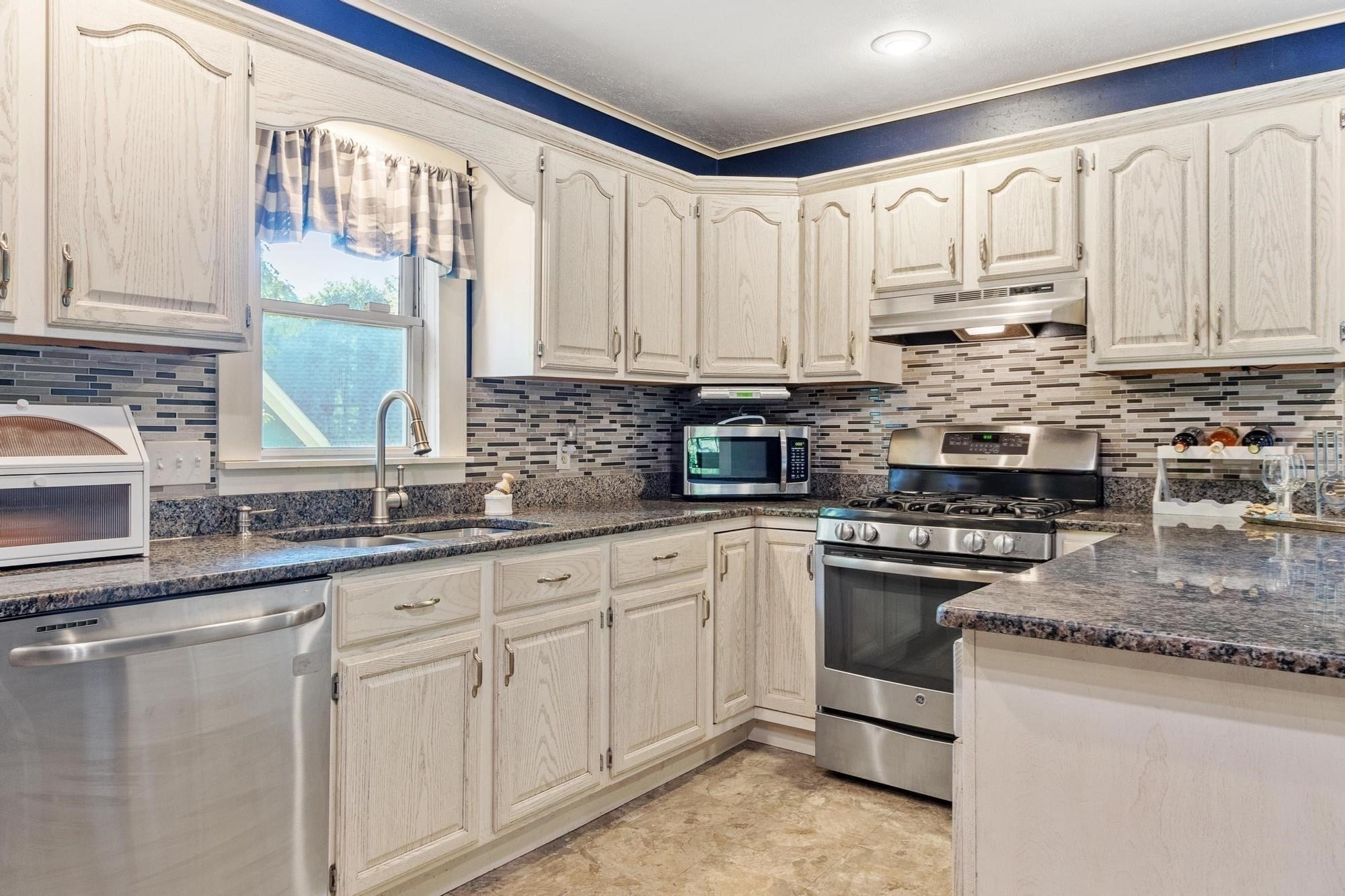 113 Simonds St, Fitchburg MA 01420