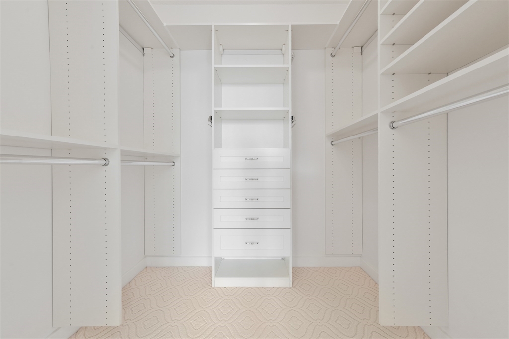 Boston, Massachusetts 02116, United States, 2 Bedrooms Bedrooms, ,2 BathroomsBathrooms,Residential,Active,247598