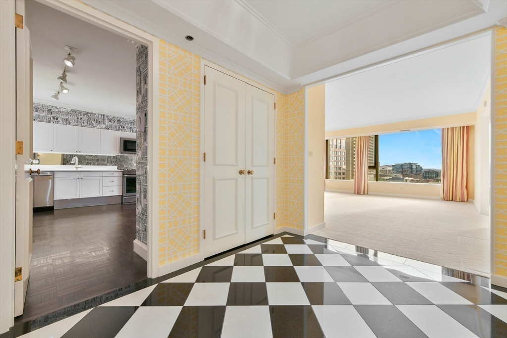 Boston, Massachusetts 02116, United States, 2 Bedrooms Bedrooms, ,2 BathroomsBathrooms,Residential,Active,247598