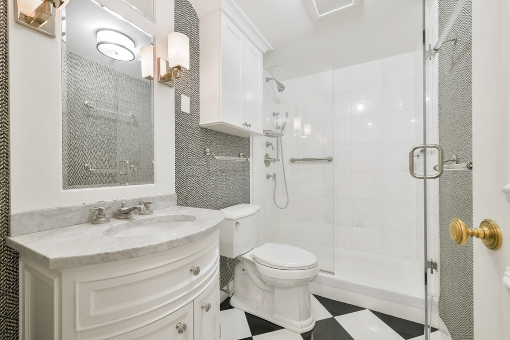 Boston, Massachusetts 02116, United States, 2 Bedrooms Bedrooms, ,2 BathroomsBathrooms,Residential,Active,247598