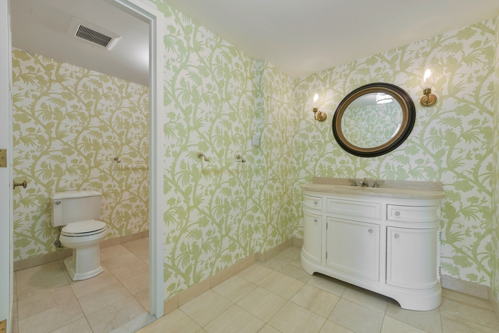 Boston, Massachusetts 02116, United States, 2 Bedrooms Bedrooms, ,2 BathroomsBathrooms,Residential,Active,247598