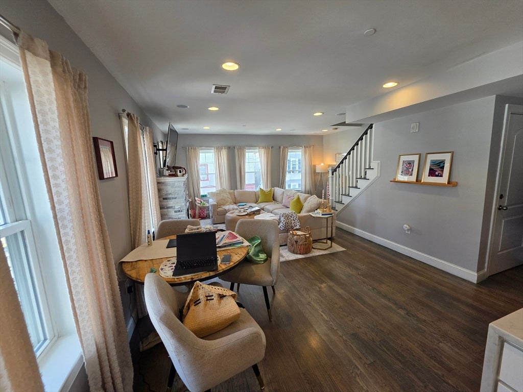 810 E 3rd St #2, Boston, MA Photo #2
