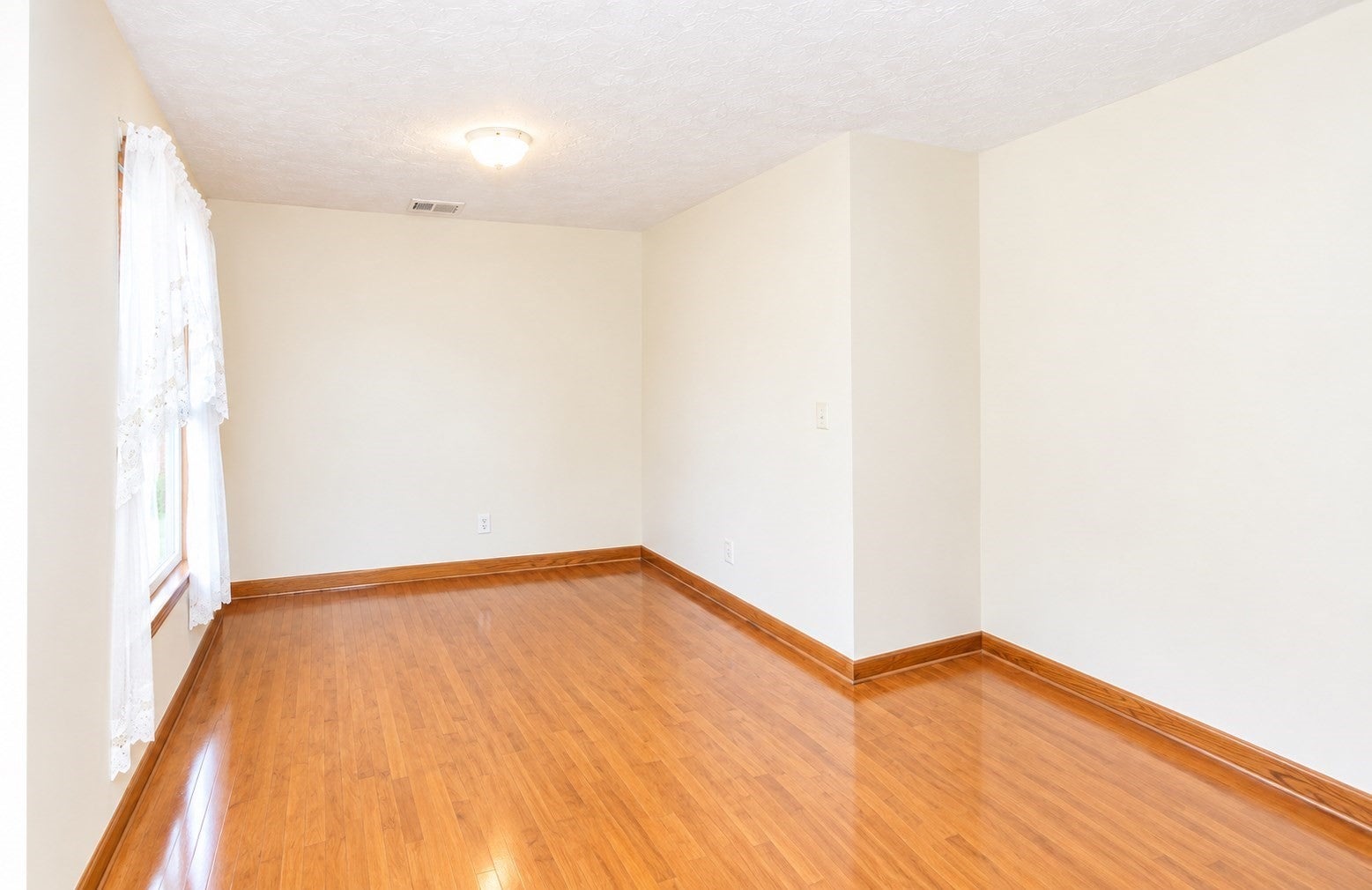 30 Dale St, Holyoke, MA, 30 Dale St, Holyoke, MA Photo #8