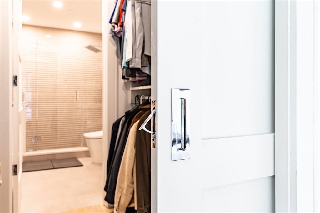 Boston, Massachusetts 02210, United States, 3 Bedrooms Bedrooms, ,2 BathroomsBathrooms,Residential,Active,201804