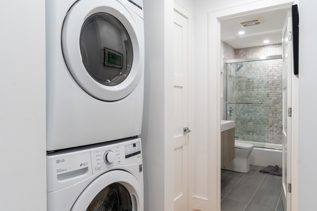 Boston, Massachusetts 02210, United States, 3 Bedrooms Bedrooms, ,2 BathroomsBathrooms,Residential,Active,201804