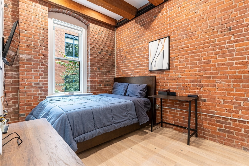 Boston, Massachusetts 02210, United States, 3 Bedrooms Bedrooms, ,2 BathroomsBathrooms,Residential,Active,201804