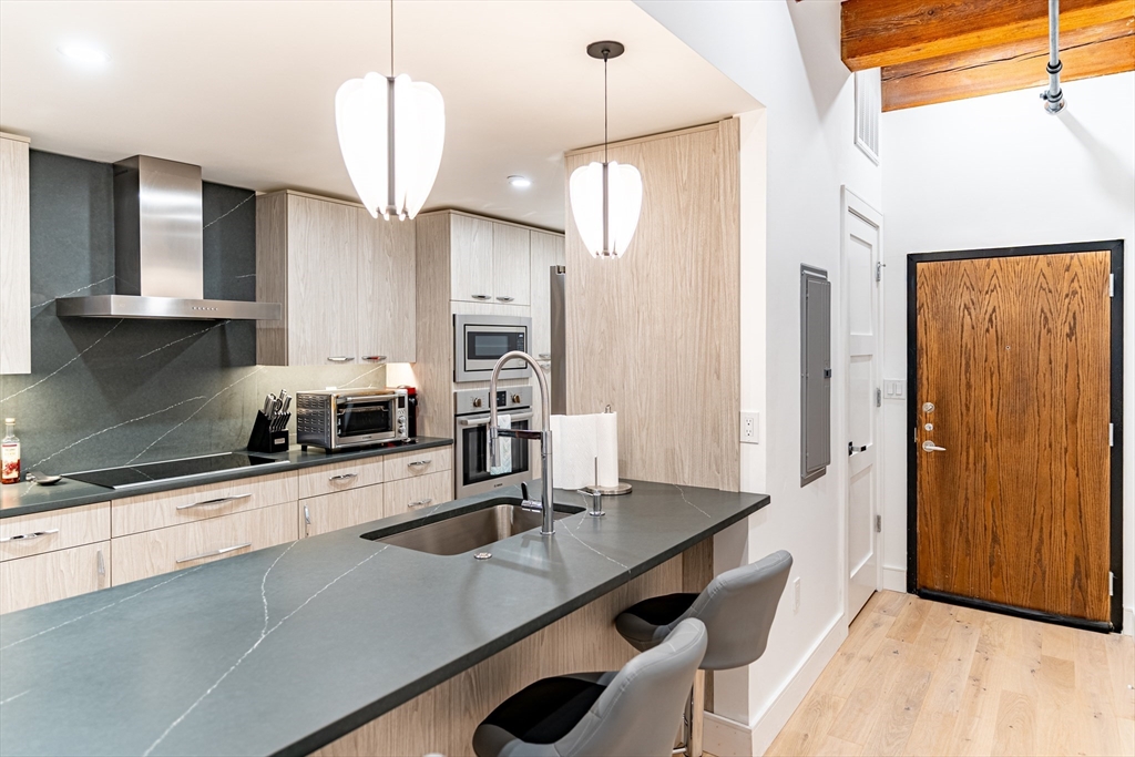 Boston, Massachusetts 02210, United States, 3 Bedrooms Bedrooms, ,2 BathroomsBathrooms,Residential,Active,201804