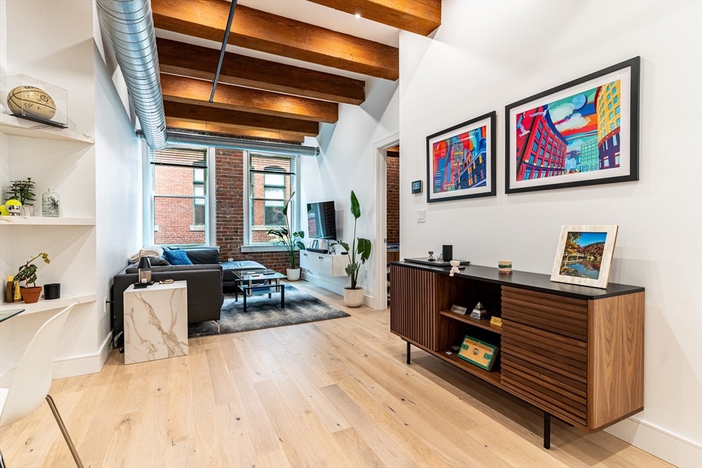 Boston, Massachusetts 02210, United States, 3 Bedrooms Bedrooms, ,2 BathroomsBathrooms,Residential,Active,201804