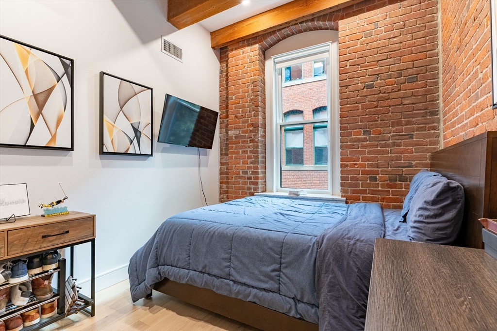 Boston, Massachusetts 02210, United States, 3 Bedrooms Bedrooms, ,2 BathroomsBathrooms,Residential,Active,201804