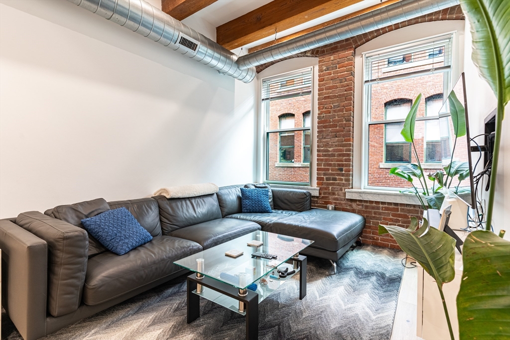 Boston, Massachusetts 02210, United States, 3 Bedrooms Bedrooms, ,2 BathroomsBathrooms,Residential,Active,201804