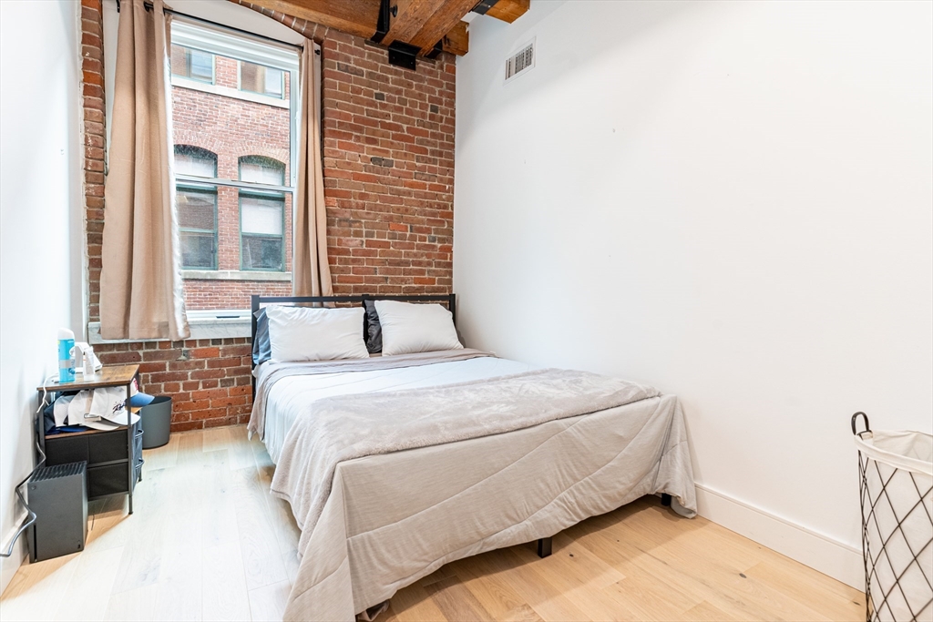 Boston, Massachusetts 02210, United States, 3 Bedrooms Bedrooms, ,2 BathroomsBathrooms,Residential,Active,201804