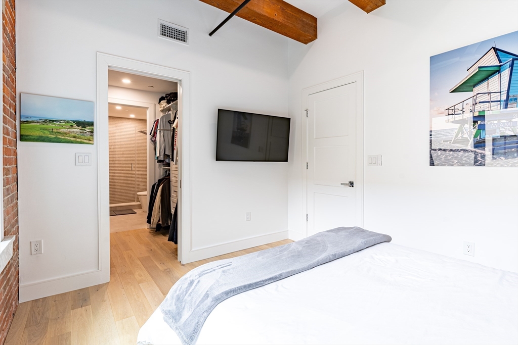 Boston, Massachusetts 02210, United States, 3 Bedrooms Bedrooms, ,2 BathroomsBathrooms,Residential,Active,201804