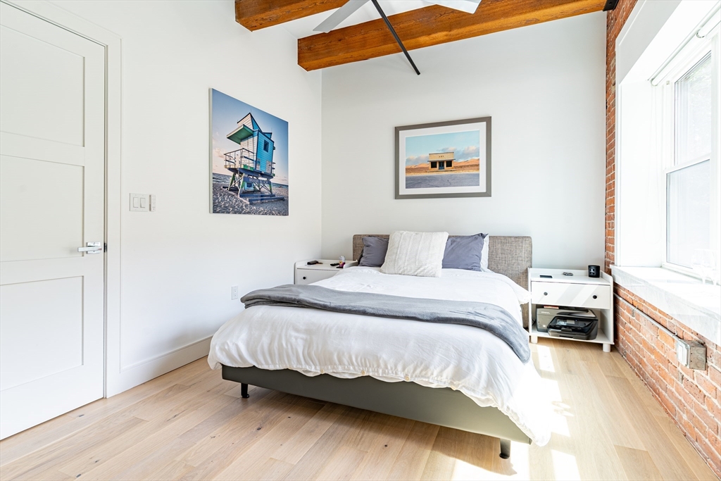 Boston, Massachusetts 02210, United States, 3 Bedrooms Bedrooms, ,2 BathroomsBathrooms,Residential,Active,201804