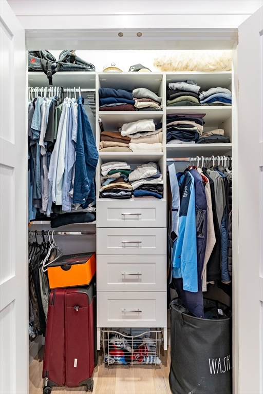 Boston, Massachusetts 02210, United States, 3 Bedrooms Bedrooms, ,2 BathroomsBathrooms,Residential,Active,201804