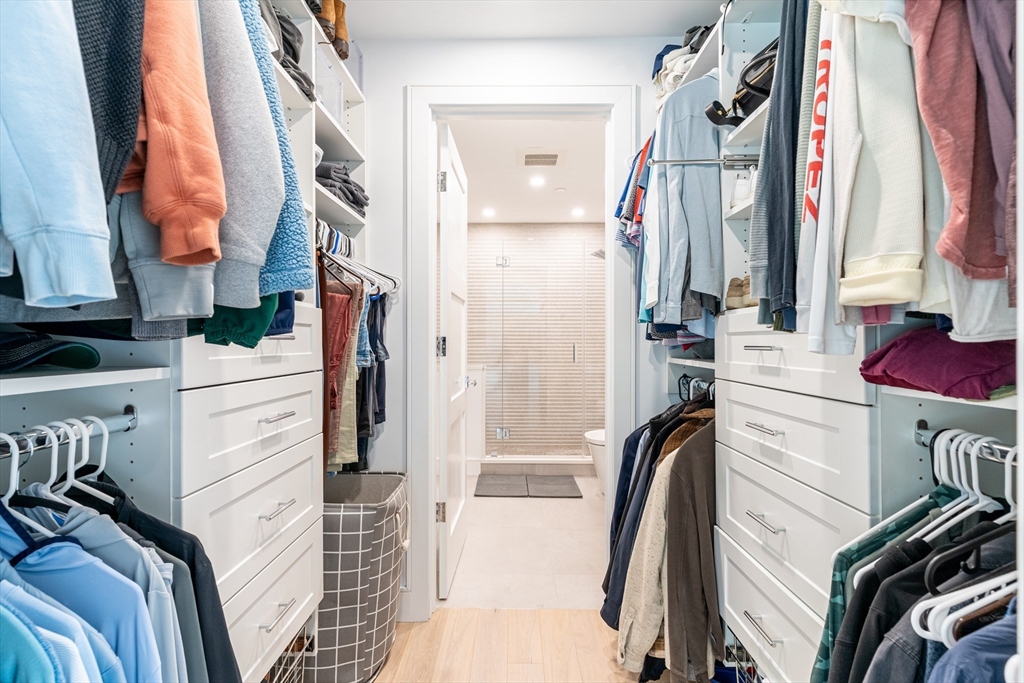 Boston, Massachusetts 02210, United States, 3 Bedrooms Bedrooms, ,2 BathroomsBathrooms,Residential,Active,201804