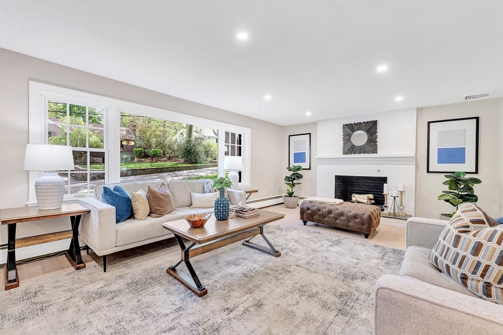 27 Lantern Ln