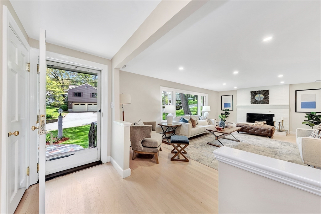 27 Lantern Ln