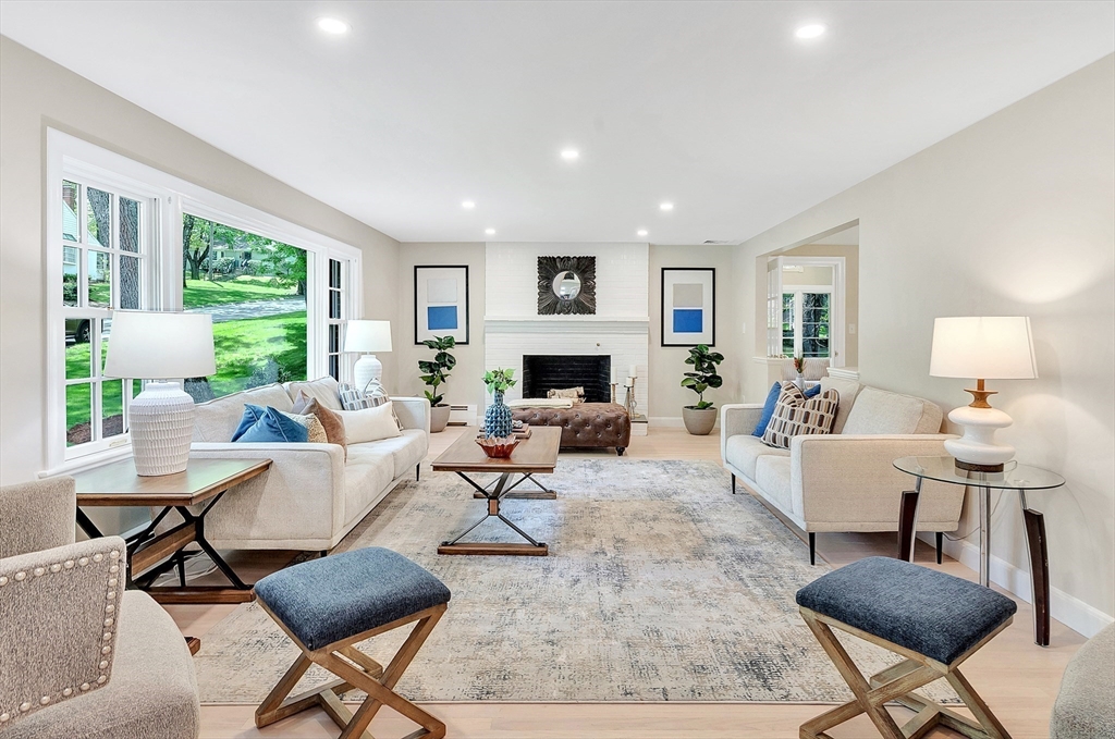 27 Lantern Ln
