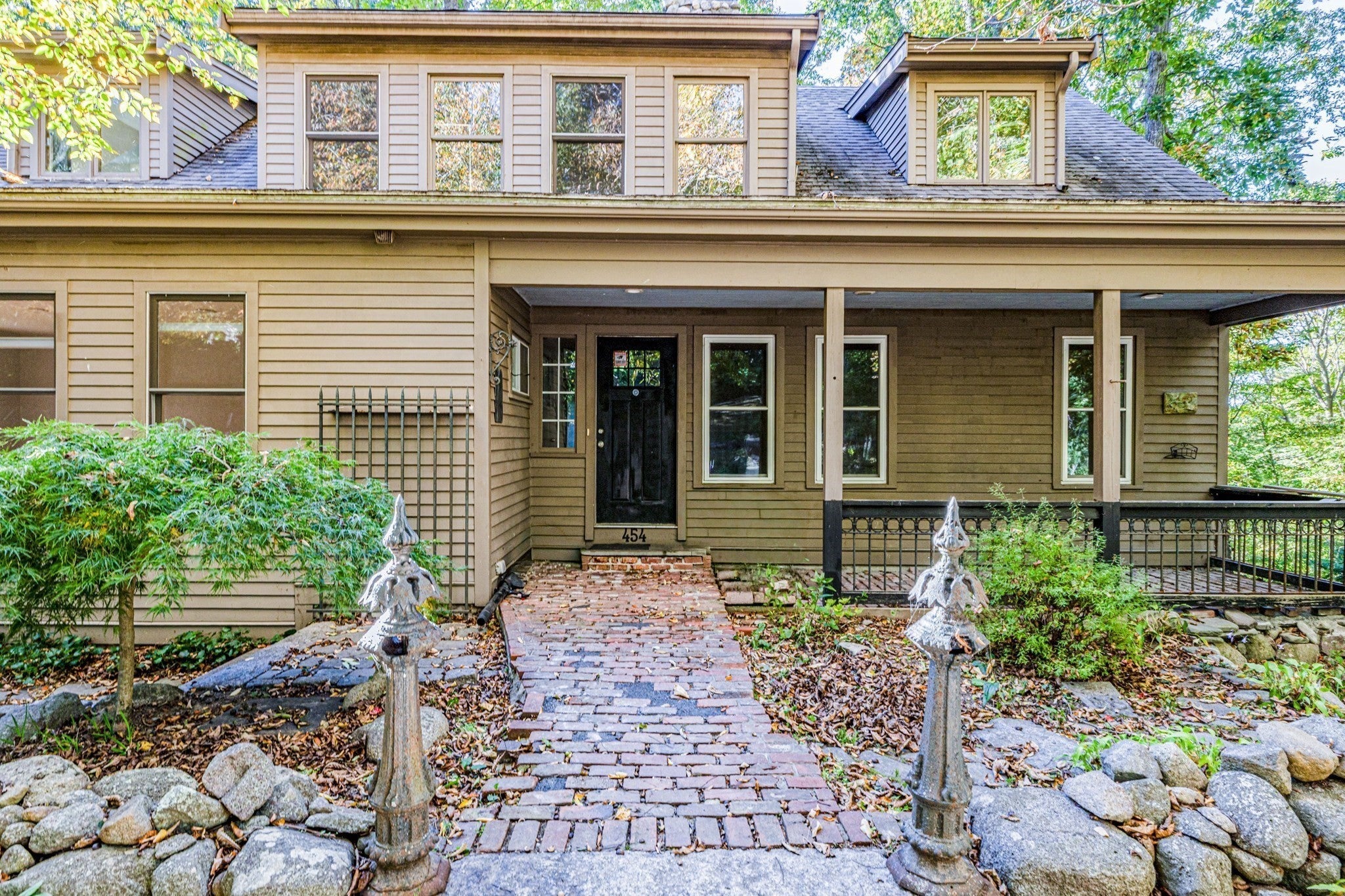 454 Spring St