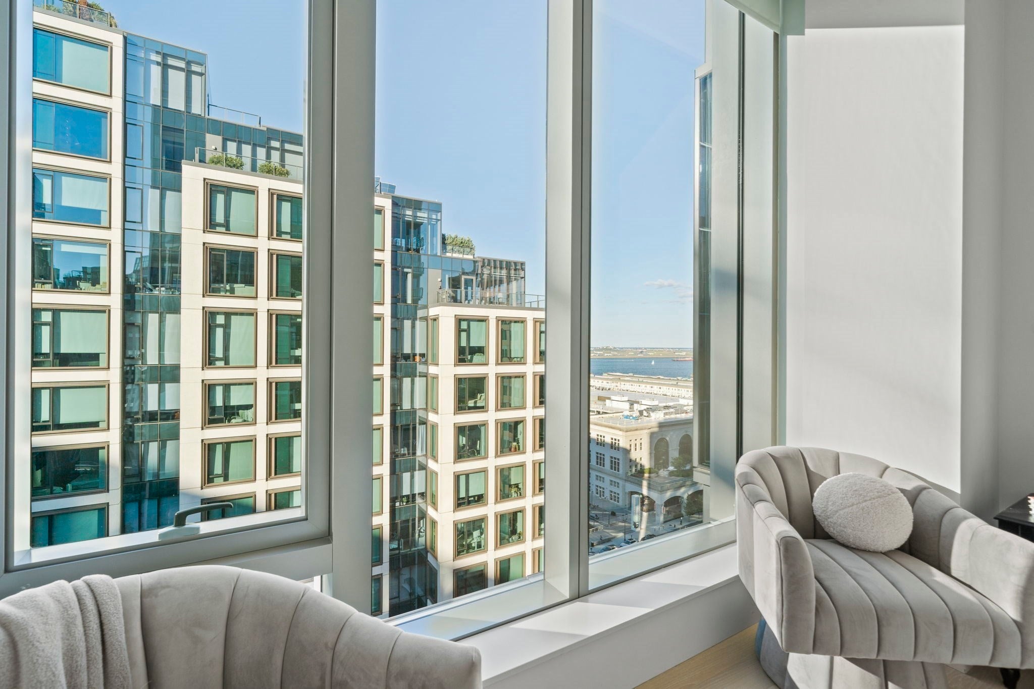 135 Seaport Blvd 1703