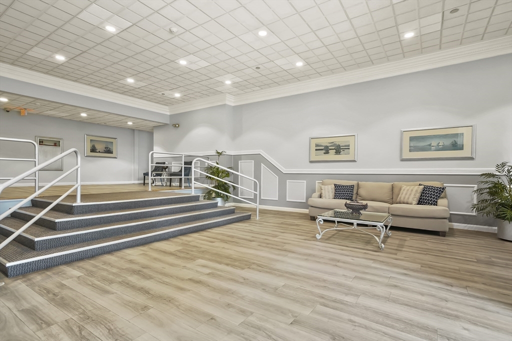 200 Captains Row 208