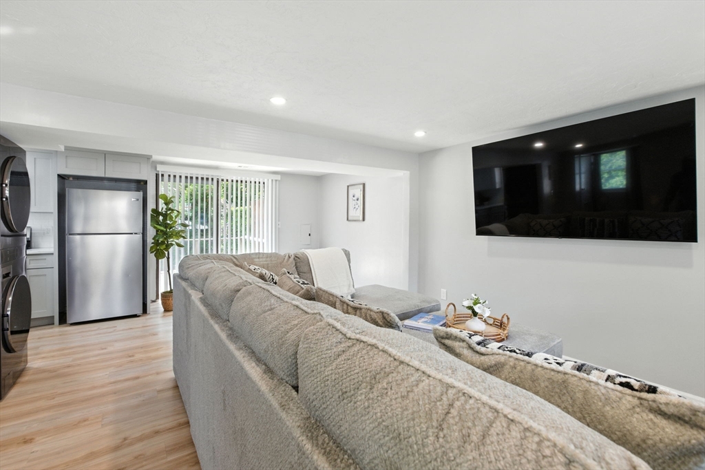21 Petipas Ln B